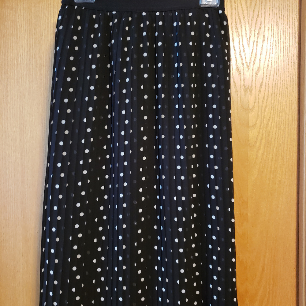 Black and white polka dot fully lined skirt